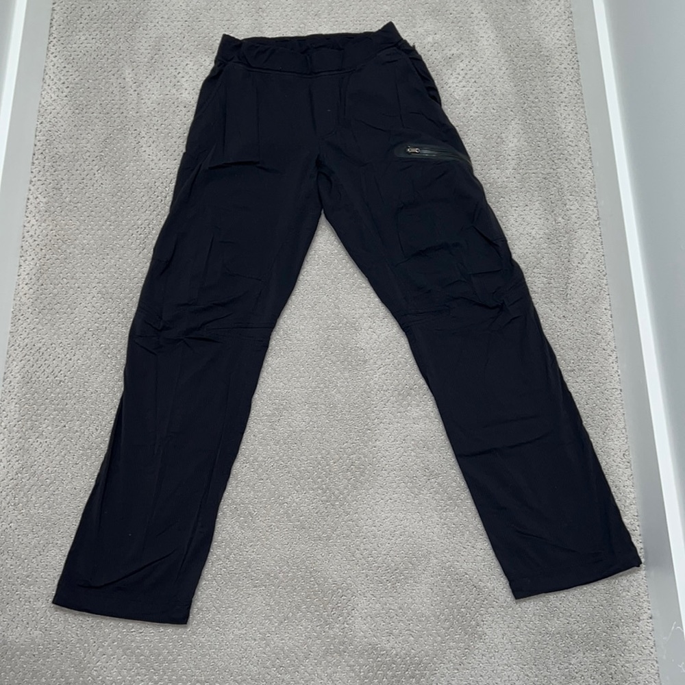 Men’s Lululemon black pants/ Joggers, super comfortable and Breathable, size M